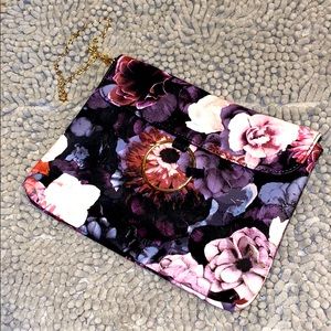 ✨Sally’s Floral wristlet✨